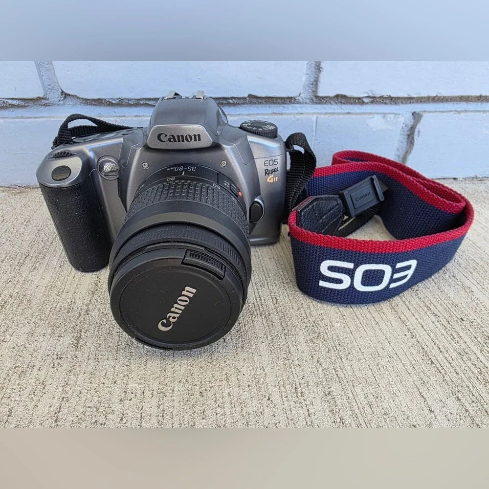 Canon EOS Rebel GII 35mm Film Camera w 35-80mm Lens Strap